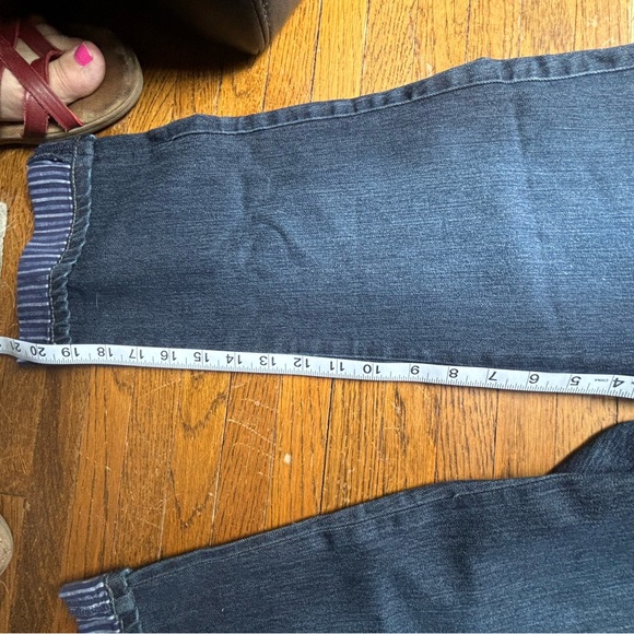 NYDJ CROPPED SIZE 4 DARK WASH - Picture 7 of 8